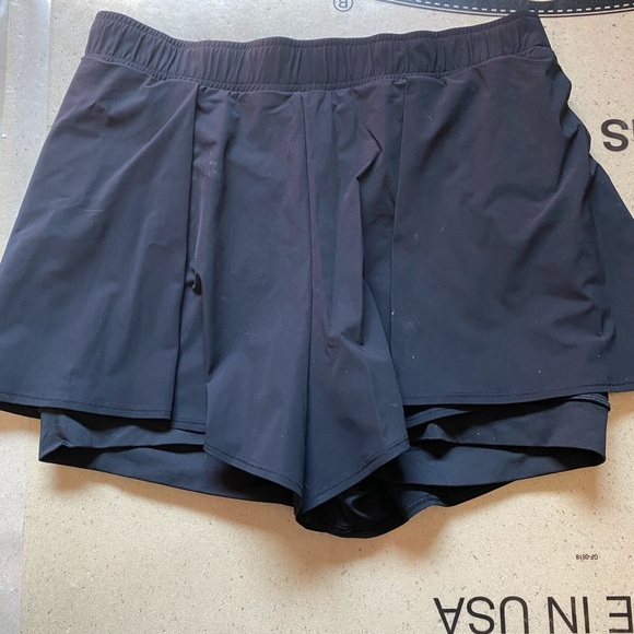 Lululemon compression shorts with overlay